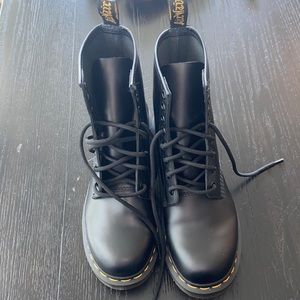 Size 8 Dr Martens 1460 Women’s Classic Lace Up Boots never worn.